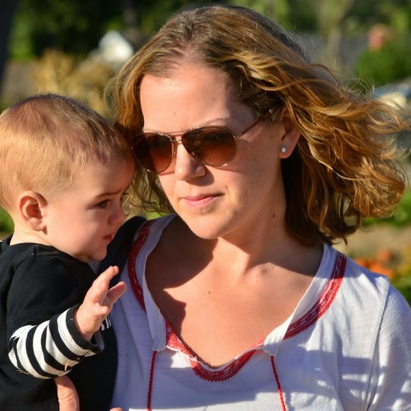 Meet your Posher, Leora - Picture 1 of 1